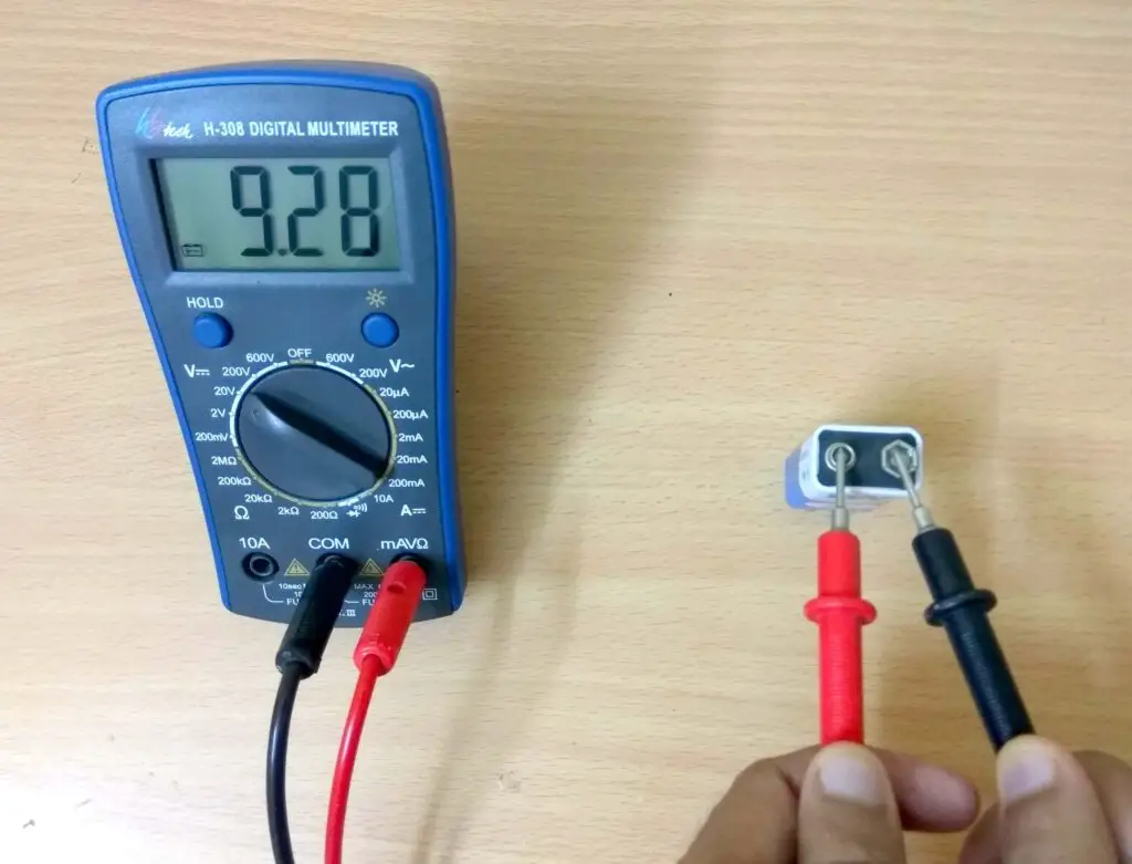 Voltage measurement on digital multimeter